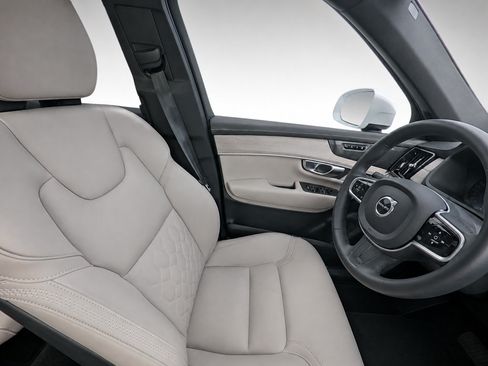 Certified 2026 Volvo XC90 B6 Plus AWD/4WD image 11