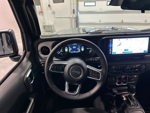 Certified 2025 Jeep Wrangler Unlimited Sahara AWD/4WD image 28