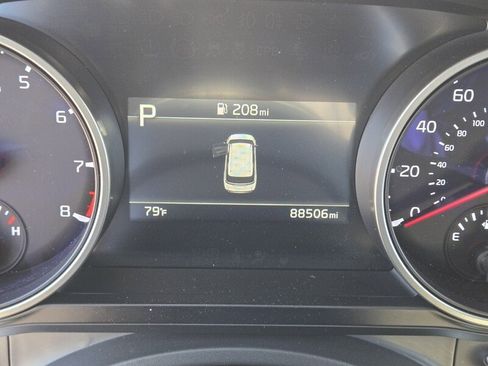 Used 2024 Kia Carnival LX FWD image 23
