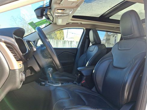 Used 2018 Jeep Cherokee Limited image 12