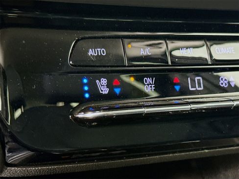 Used 2022 Chevrolet Bolt EUV LT w/ Convenience Package image 19