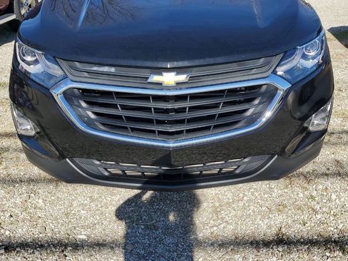 Used 2018 Chevrolet Equinox LT image 2