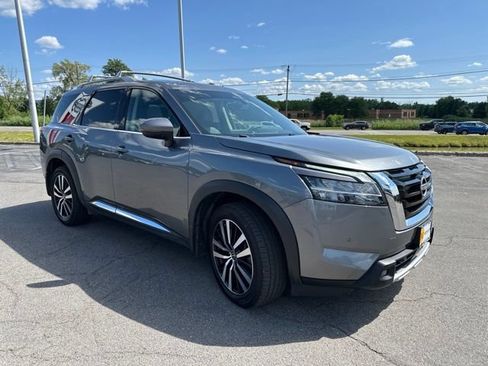 Used 2024 Nissan Pathfinder Platinum w/ Lighting Package (N92) AWD/4WD image 8