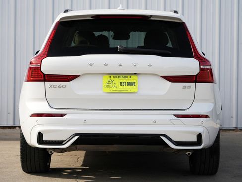 Used 2023 Volvo XC60 B5 Ultimate w/ Protection Package Premier image 11