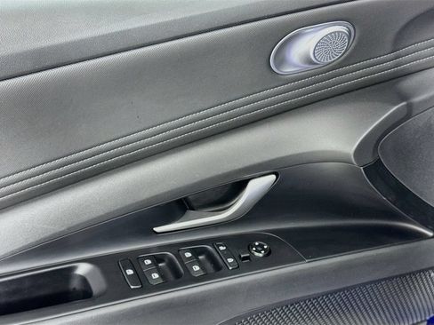 Used 2025 Hyundai Elantra Limited FWD image 18