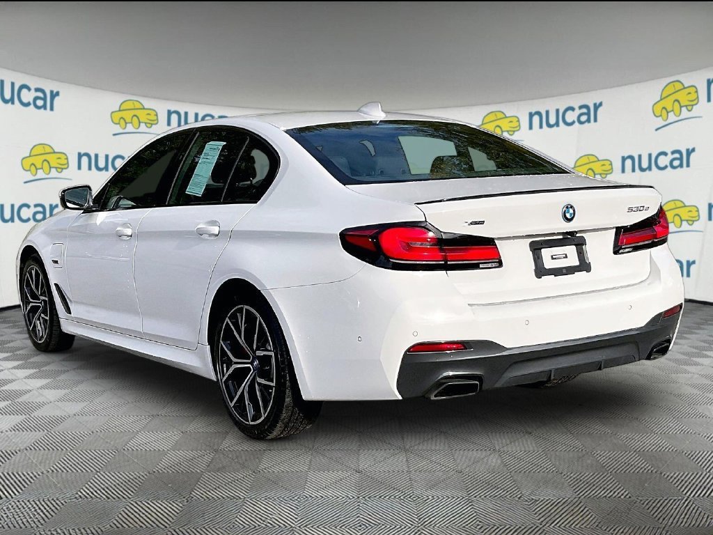 Used 2023 BMW 530e xDrive w/ Premium Package AWD/4WD image 4