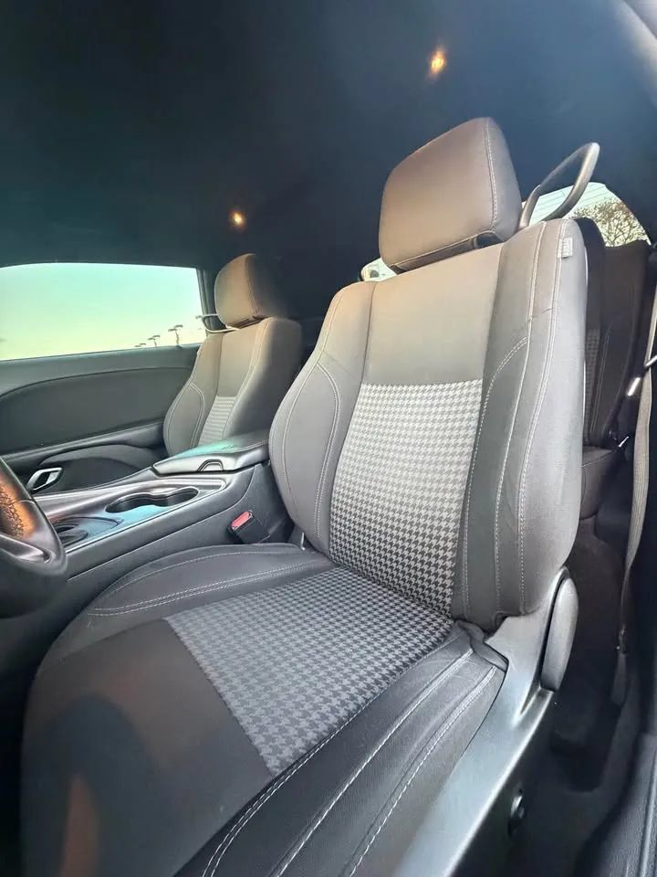 Used 2018 Dodge Challenger SXT RWD image 5