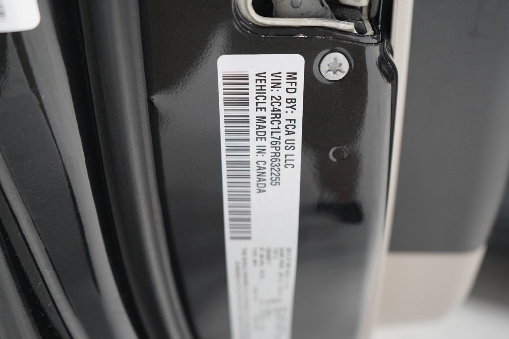 Used 2023 Chrysler Pacifica Touring-L FWD image 39