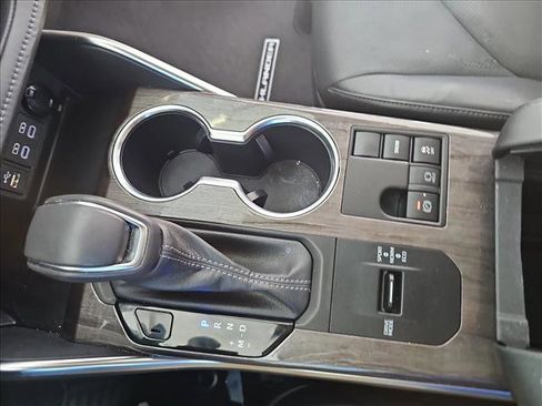 Used 2023 Toyota Highlander Platinum image 12