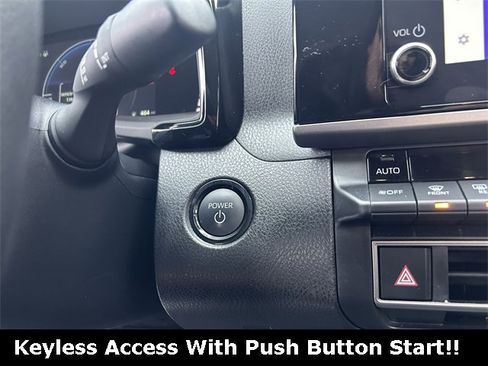 Used 2025 Toyota Camry LE image 5