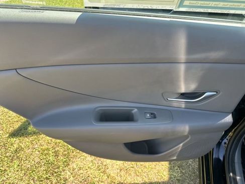 Used 2023 Hyundai Elantra SEL w/ Convenience Package FWD image 23