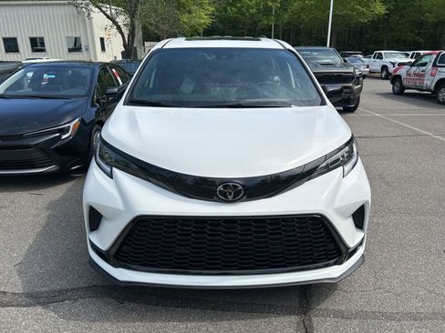 New 2026 Toyota Sienna XSE image 2