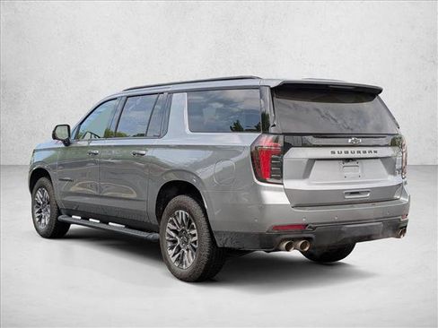 Used 2025 Chevrolet Suburban Z71 AWD/4WD image 7