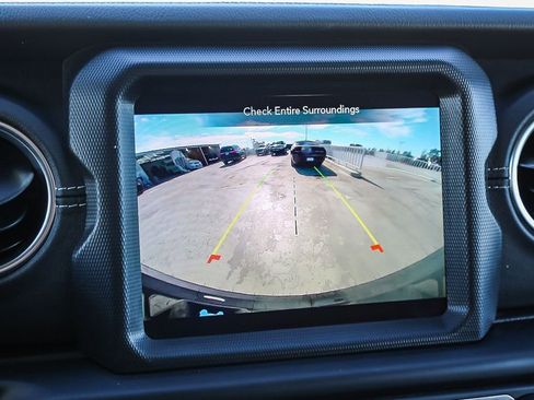 Used 2023 Jeep Wrangler Unlimited Sahara image 24