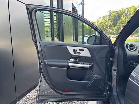 Used 2025 Mercedes-Benz GLA 250 4MATIC image 14