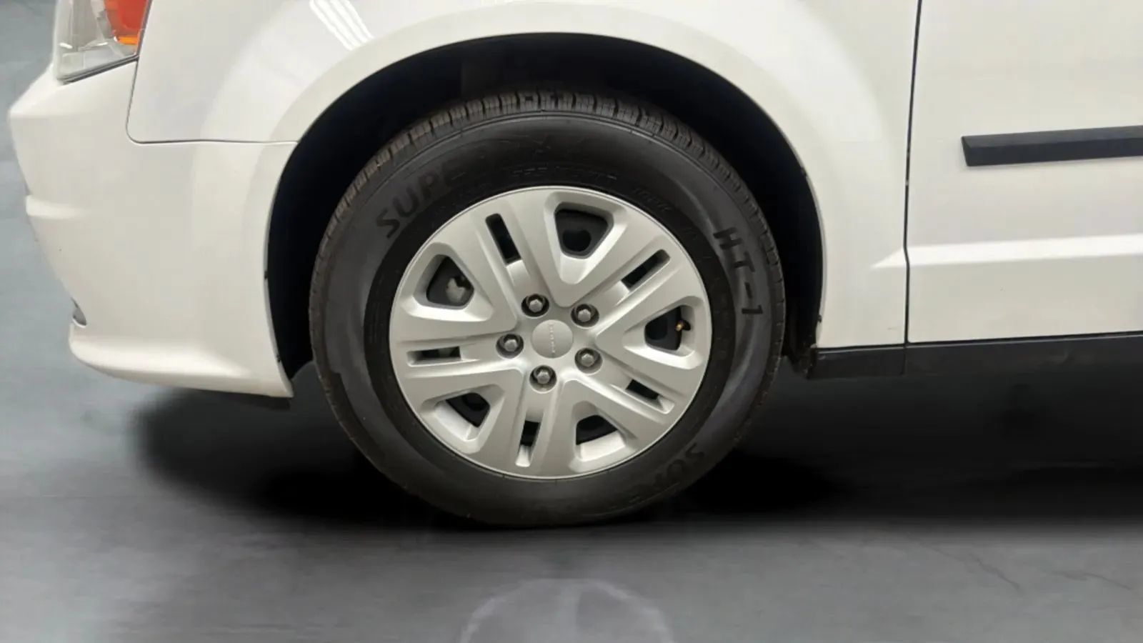 Used 2015 Dodge Grand Caravan American Value Package w/ UConnect Hands-Free Group FWD image 26