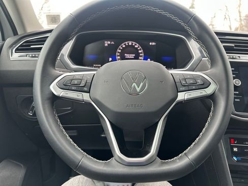 Used 2024 Volkswagen Tiguan SE image 7