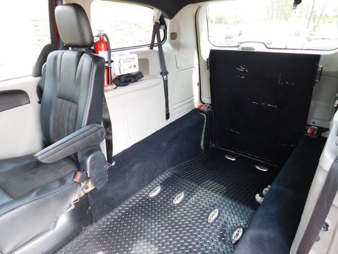 Used 2020 Dodge Grand Caravan SXT FWD image 23
