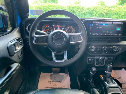 Used 2024 Jeep Wrangler Unlimited Sahara AWD/4WD image 17