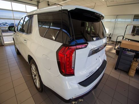 Used 2023 GMC Yukon Denali w/ Denali Reserve Package image 5