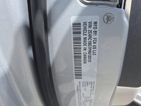 Used 2023 Chrysler Pacifica Touring-L FWD image 37