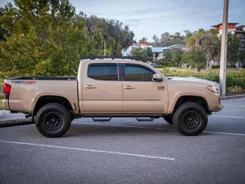 Used 2019 Toyota Tacoma TRD Sport image 2
