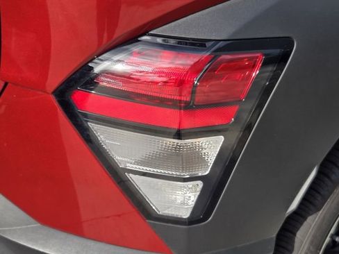 Used 2025 Hyundai Kona SEL FWD image 8