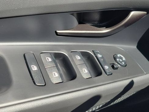 New 2026 Hyundai Elantra SEL Sport FWD image 17