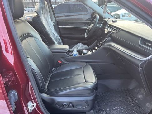 Used 2023 Jeep Grand Cherokee L Limited w/ Luxury Tech Group II image 18