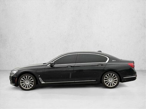 Used 2018 BMW 740e xDrive image 8