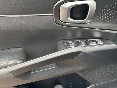 Used 2023 Kia Sorento LX image 13