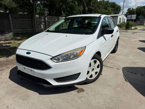 Used 2018 Ford Focus S FWD image 2
