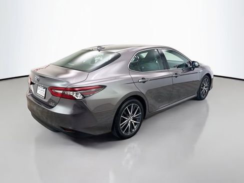 Used 2021 Toyota Camry XLE w/ Cold Weather Package image 7