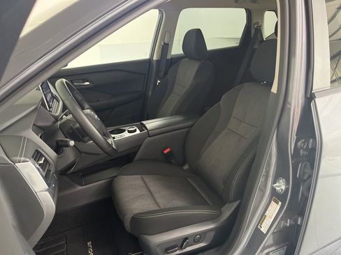 Used 2025 Nissan Rogue SV AWD/4WD image 19