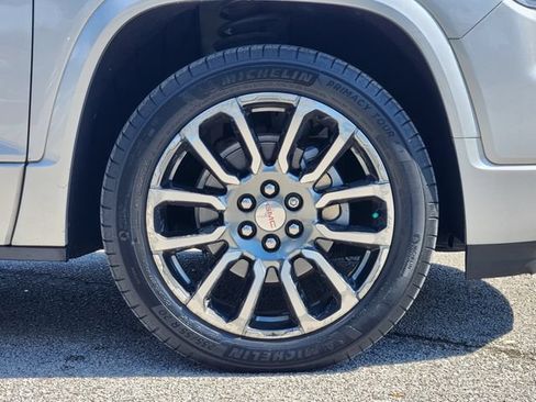 Used 2020 GMC Acadia Denali w/ Technology Package FWD image 11
