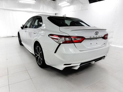 Used 2020 Toyota Camry SE FWD image 3