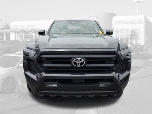 Used 2025 Toyota Tacoma SR5 RWD image 7