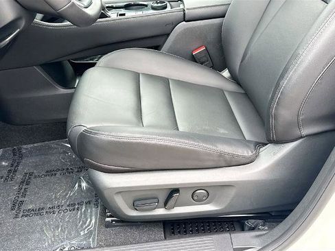 Used 2023 Nissan Rogue SL w/ SL Premium Package image 17