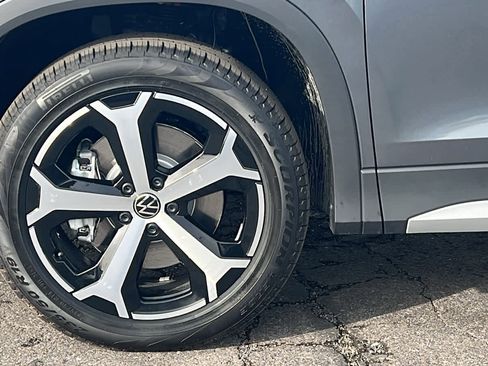 New 2026 Volkswagen Tiguan SE AWD/4WD image 9