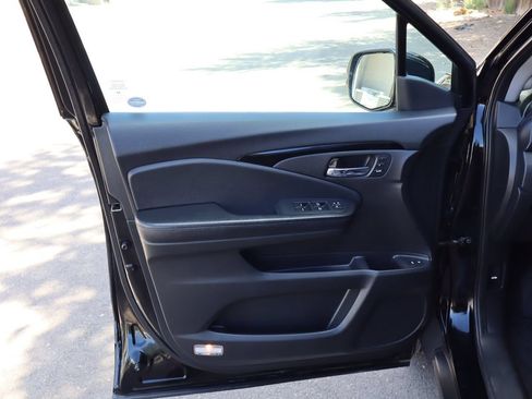 Used 2016 Honda Pilot Touring image 25