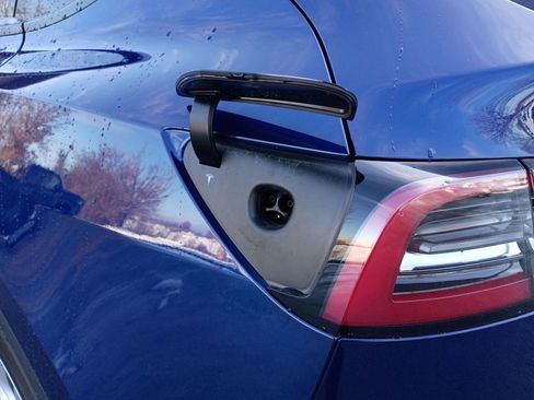 Used 2023 Tesla Model Y Long Range image 30