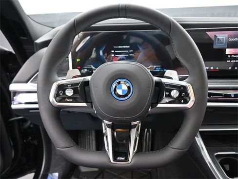 New 2025 BMW 750e xDrive w/ Premium Package image 2