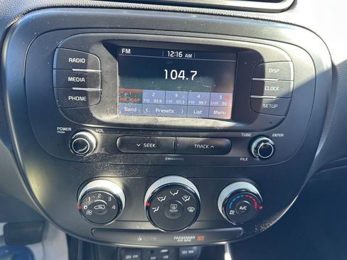 Used 2019 Kia Soul image 27