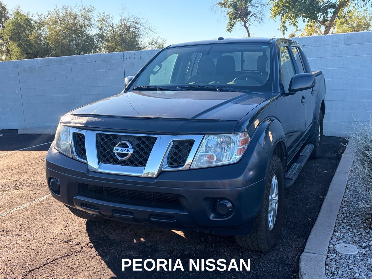 Used 2016 Nissan Frontier 4x4 Crew Cab image 2