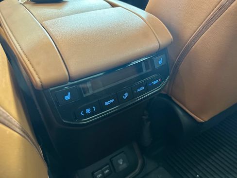 Used 2022 Toyota Highlander Platinum AWD/4WD image 31