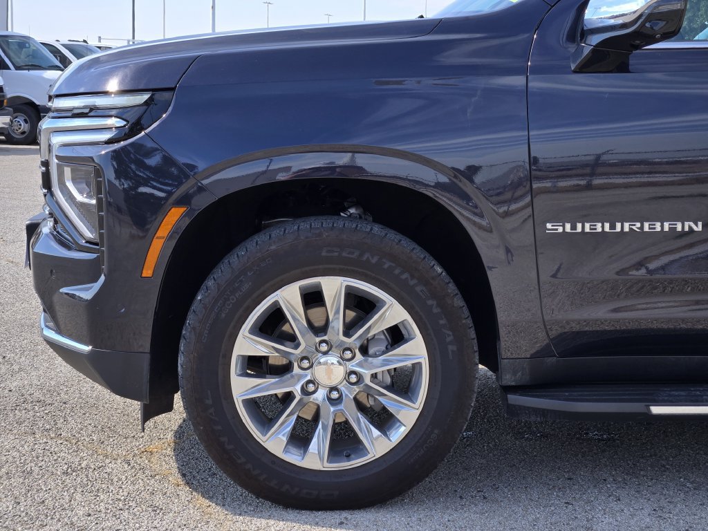 Used 2025 Chevrolet Suburban Premier RWD image 8