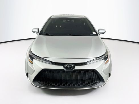 Used 2020 Toyota Corolla LE FWD image 2