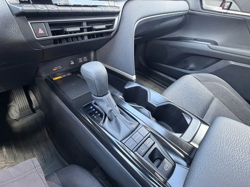Used 2025 Toyota Camry LE AWD/4WD image 15