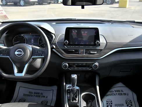 Used 2024 Nissan Altima 2.5 SV FWD image 33
