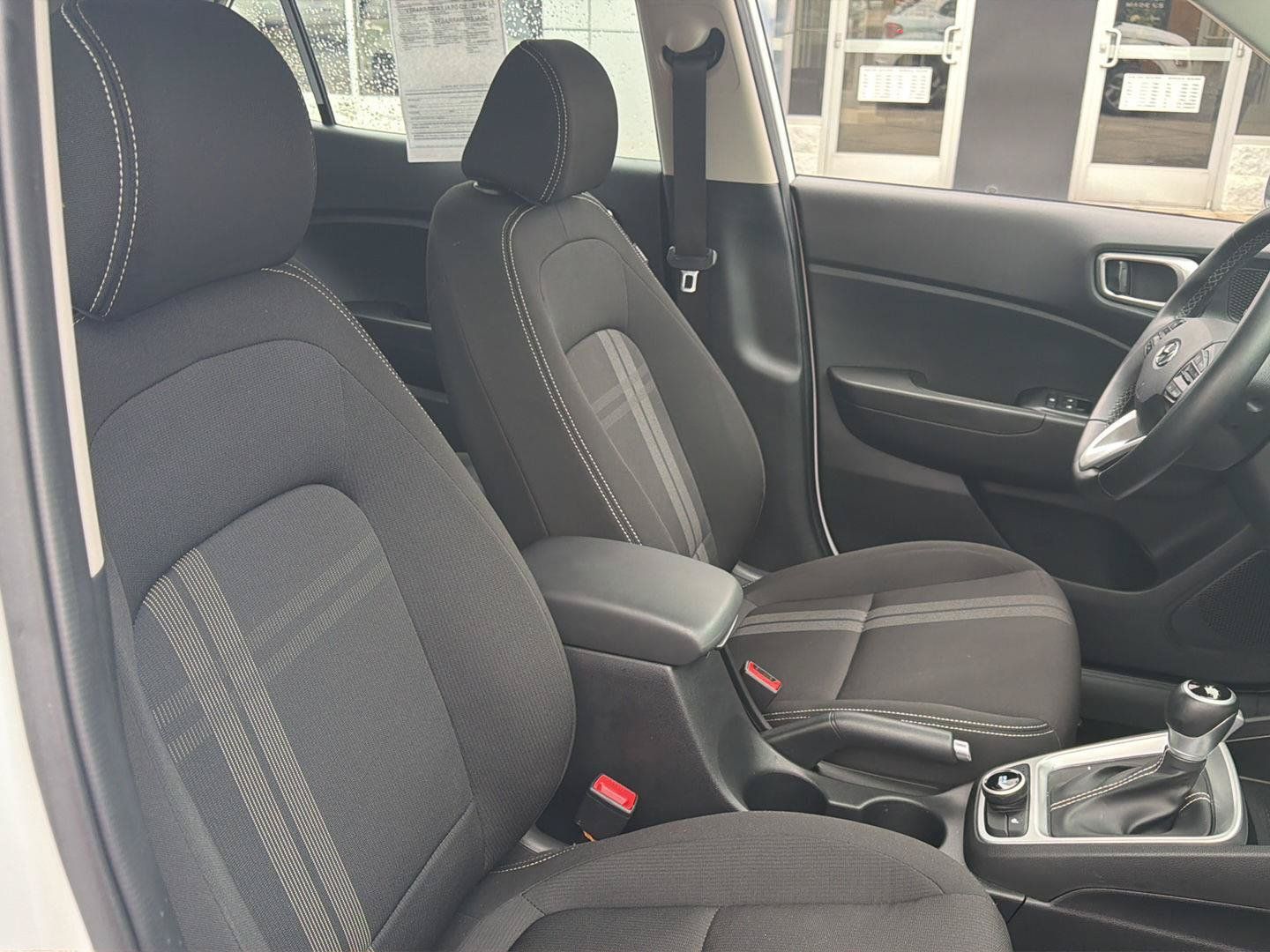 Used 2021 Hyundai Venue SEL w/ Premium Package FWD image 6